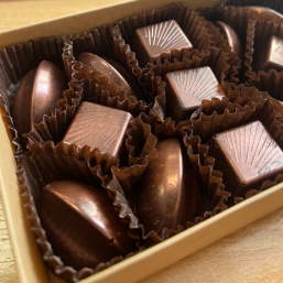 Набор конфет шоколадных "Сундучок с марципаном" 140 гр