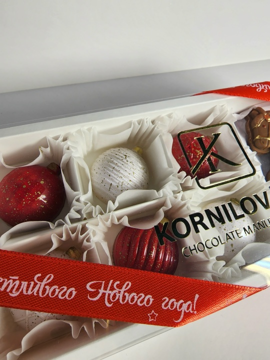 Набор конфет "Новогодние игрушки с лошадкой"