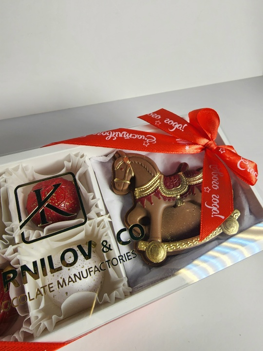 Набор конфет "Новогодние игрушки с лошадкой"