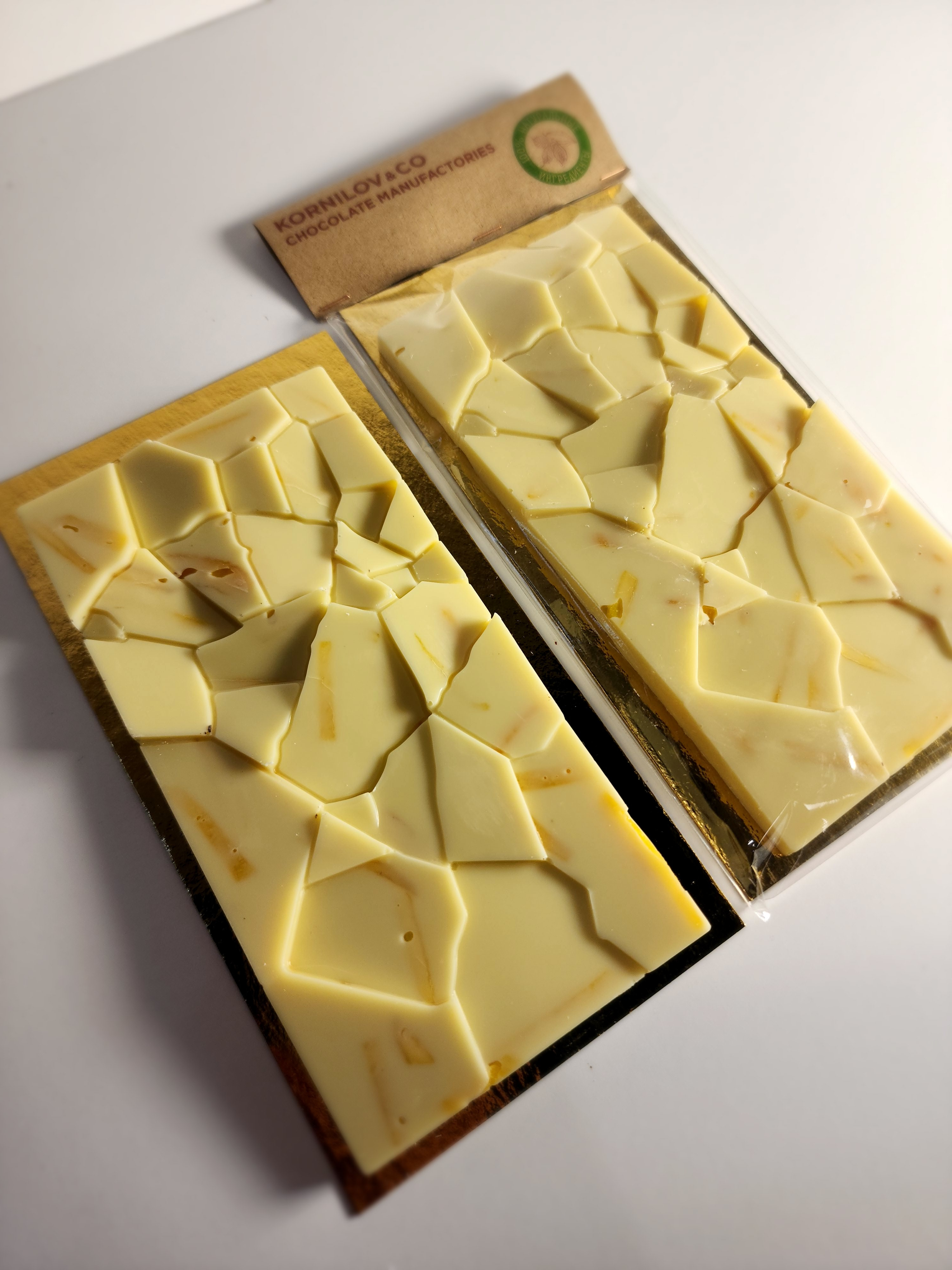 Плитка шоколадная Белый шоколад с кусочками манго