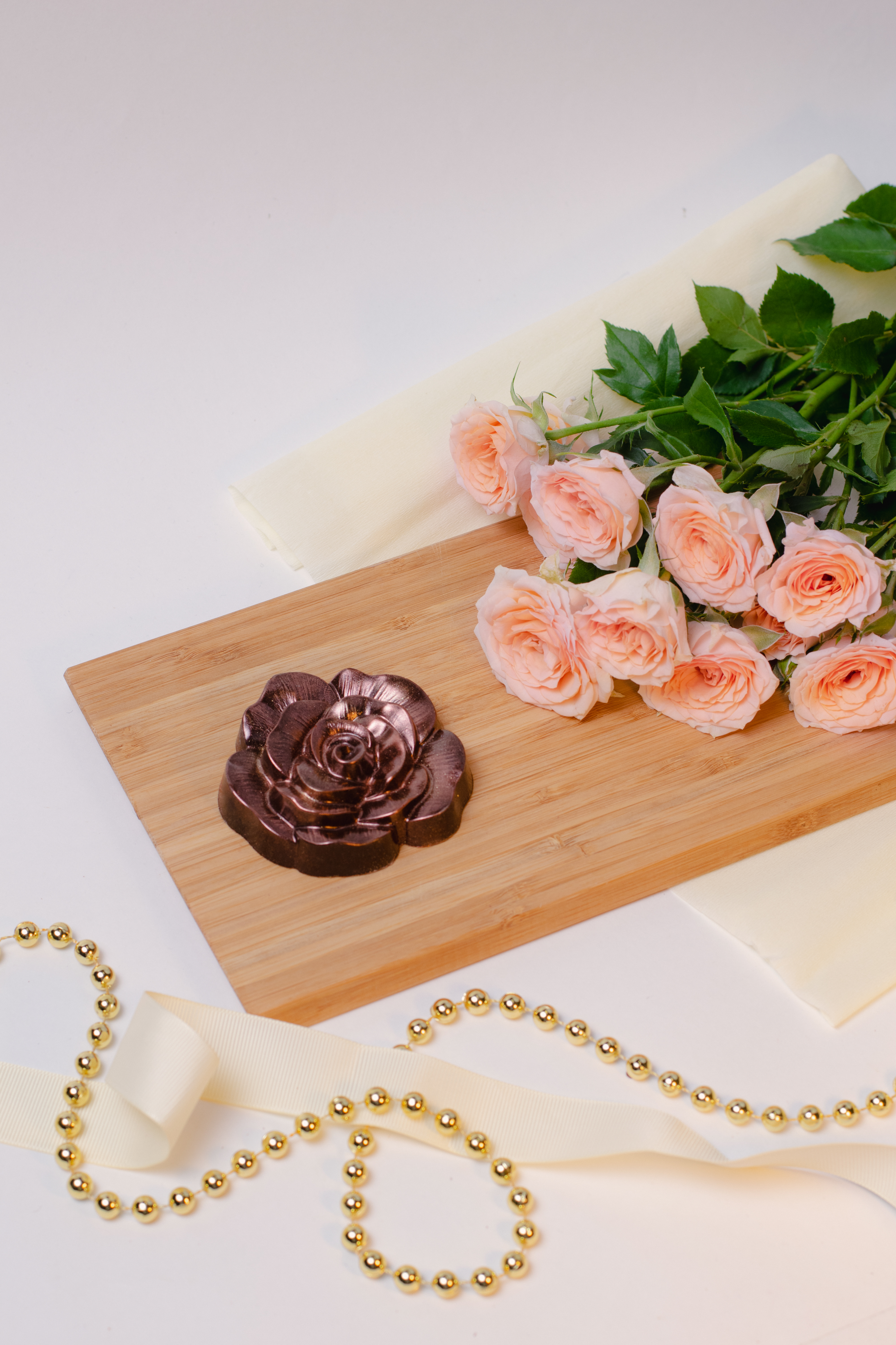 Фигурка шоколадная "Дикая роза"