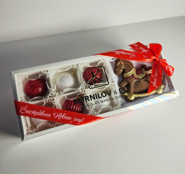 Набор конфет "Новогодние игрушки с лошадкой"